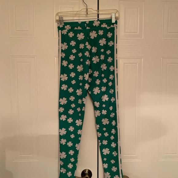 🍀Luck of the Irish 4 Leaf Clover High Waist Leggings (Green & White) - Picture 6 of 7